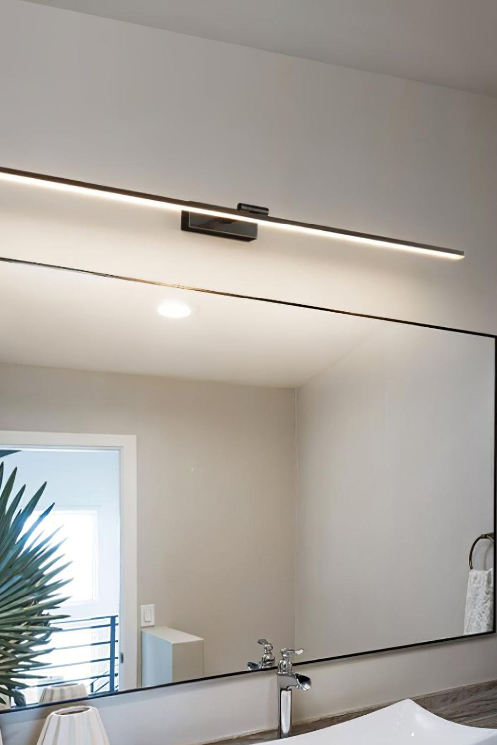 Linear Bathroom Wall Light – SamuLighting