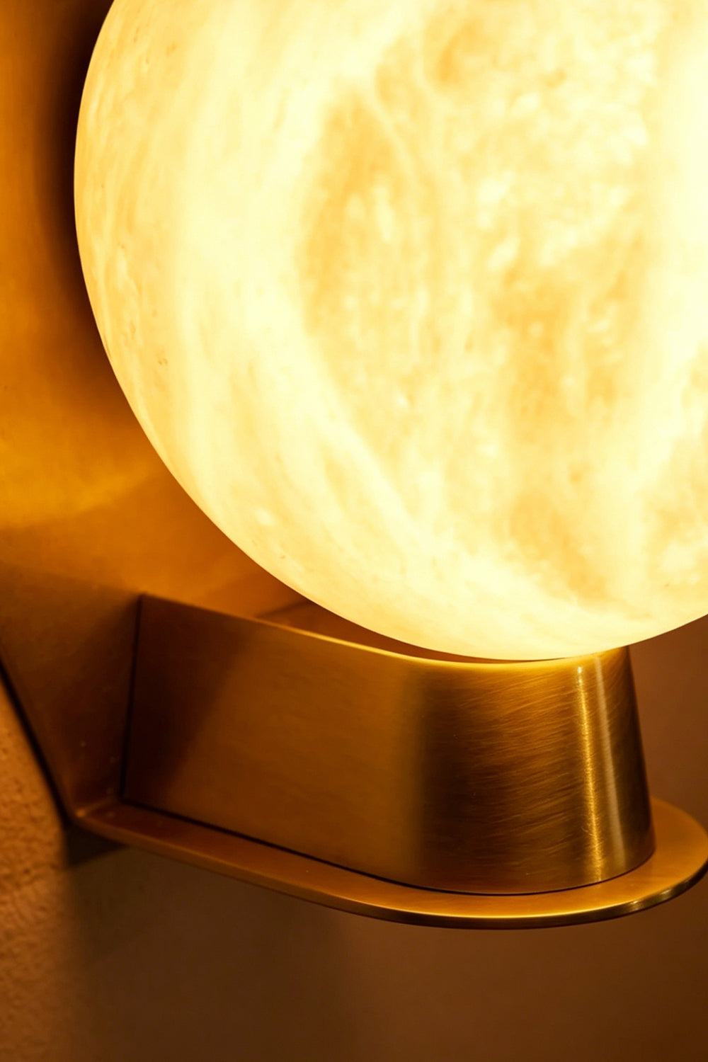 Lunar Alabaster Wall  | detail | Samu  Lamp