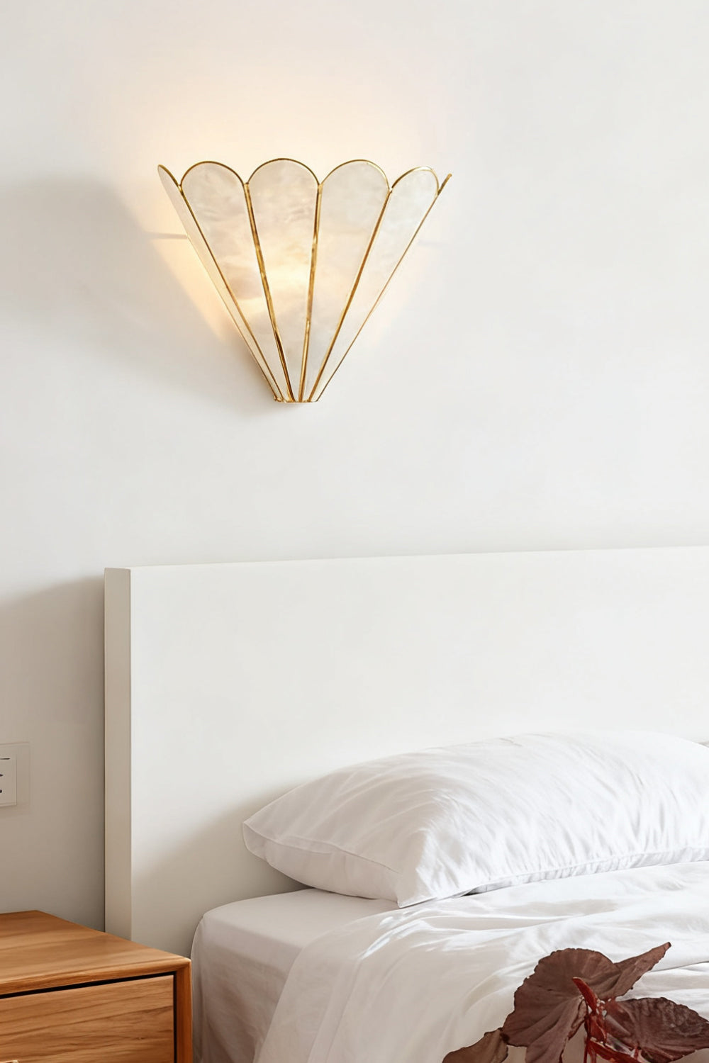Mica Petal Wall Lamp