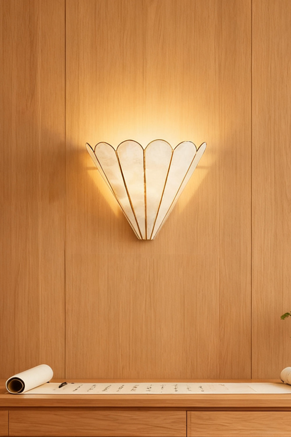 Mica Petal Wall Lamp