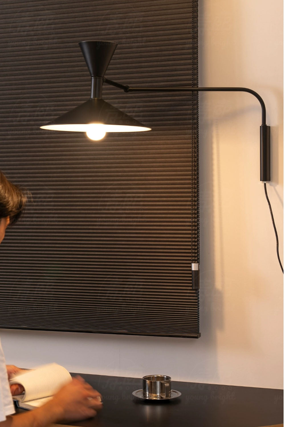 Modern Simple Swing Arm Wall Lamp