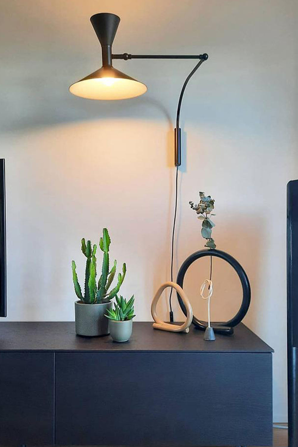 Modern Simple Swing Arm Wall Lamp