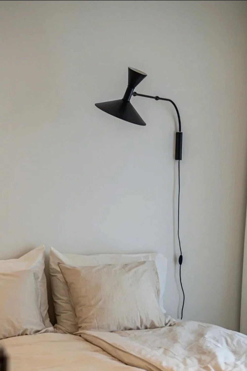 Modern Simple Swing Arm Wall Lamp