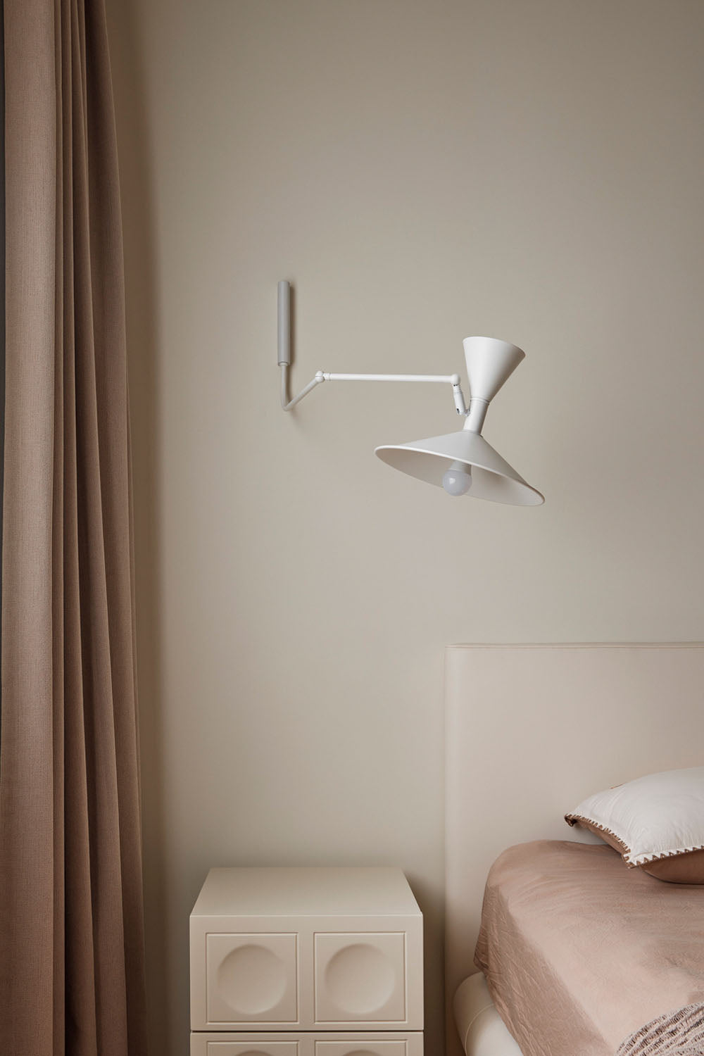 Modern Simple Swing Arm Wall Lamp