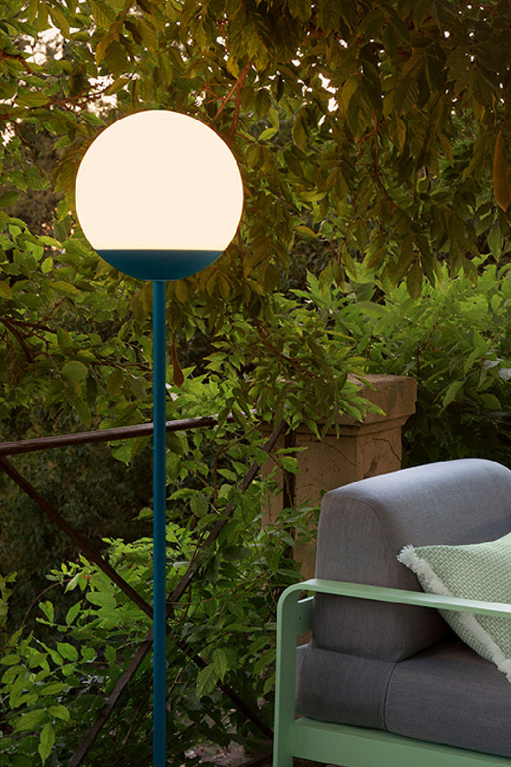 Mooon Outdoor Rechargeable Floor Lamp