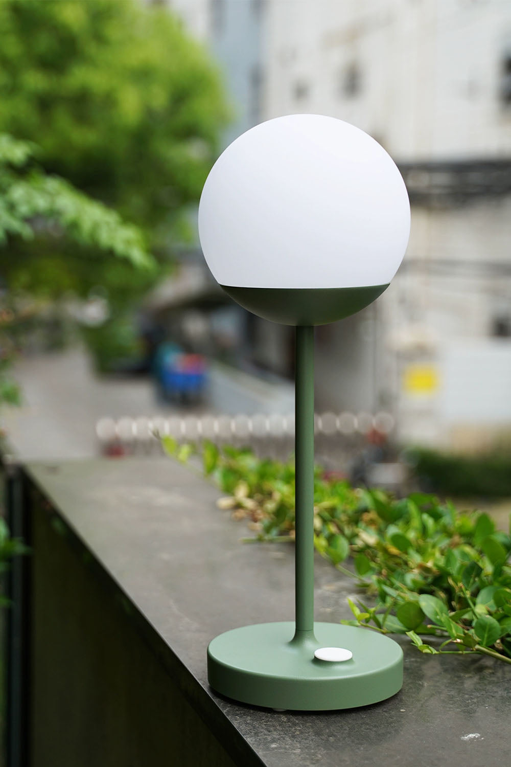 Mooon Outdoor Rechargeable Table Lamp