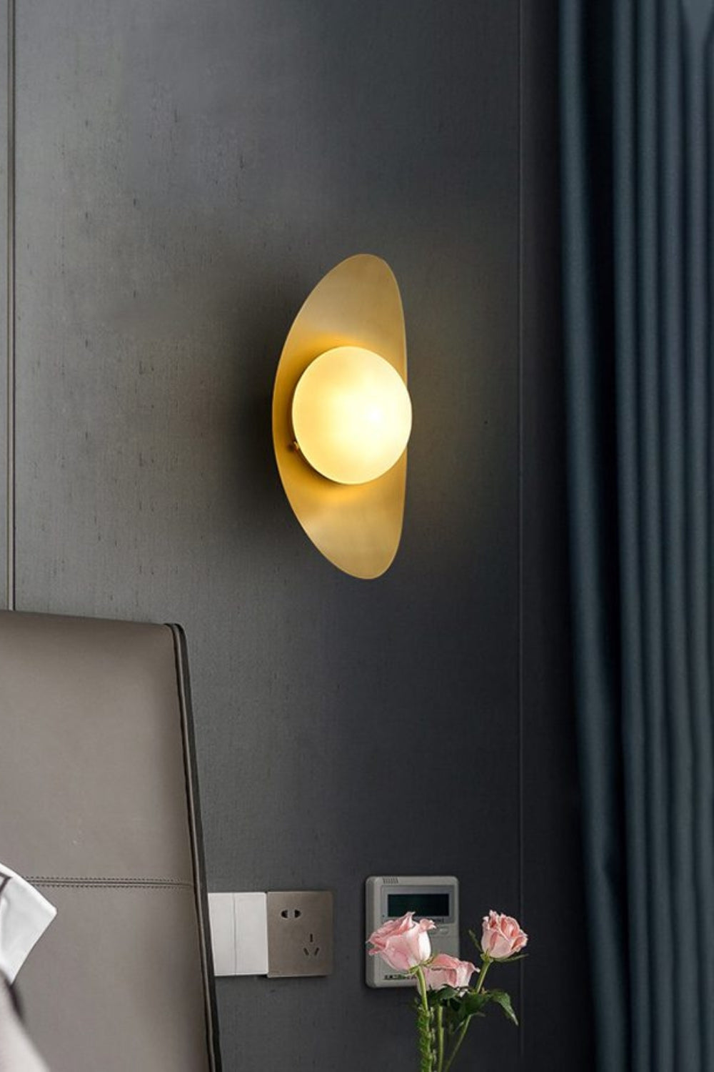 Gold Nouvel Wall Lamp