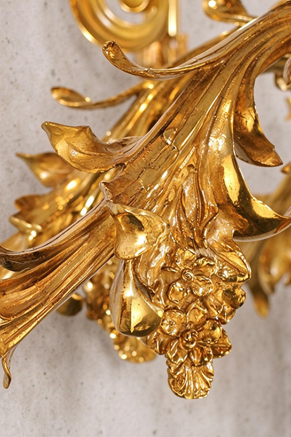 Pamprelle Brass Acanthus Grape Chandelier | Cast Brass | Macro shot of carved acanthus leaf arm | Samu Lamp