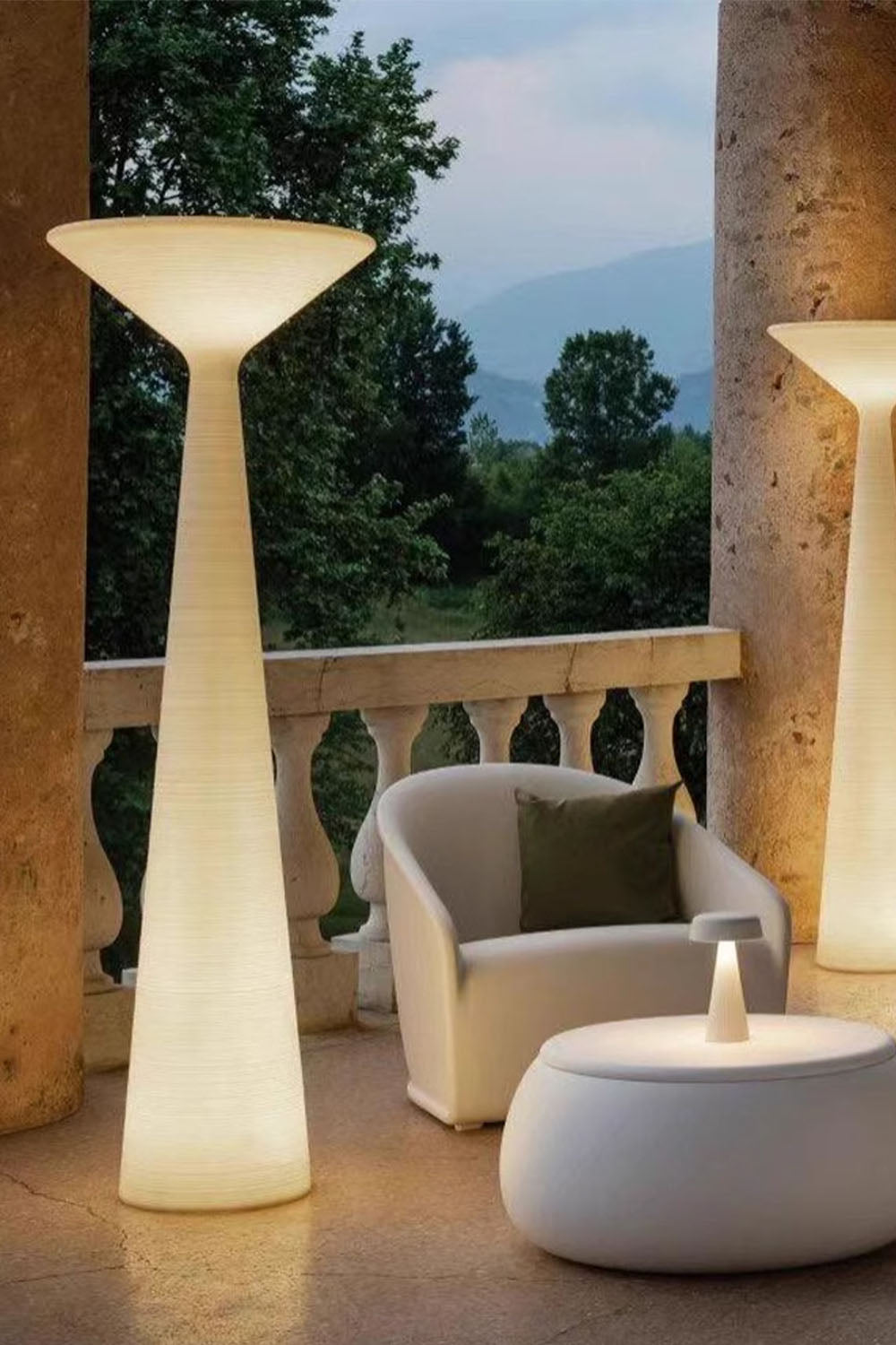 Plust Outdoor Floor Lamp