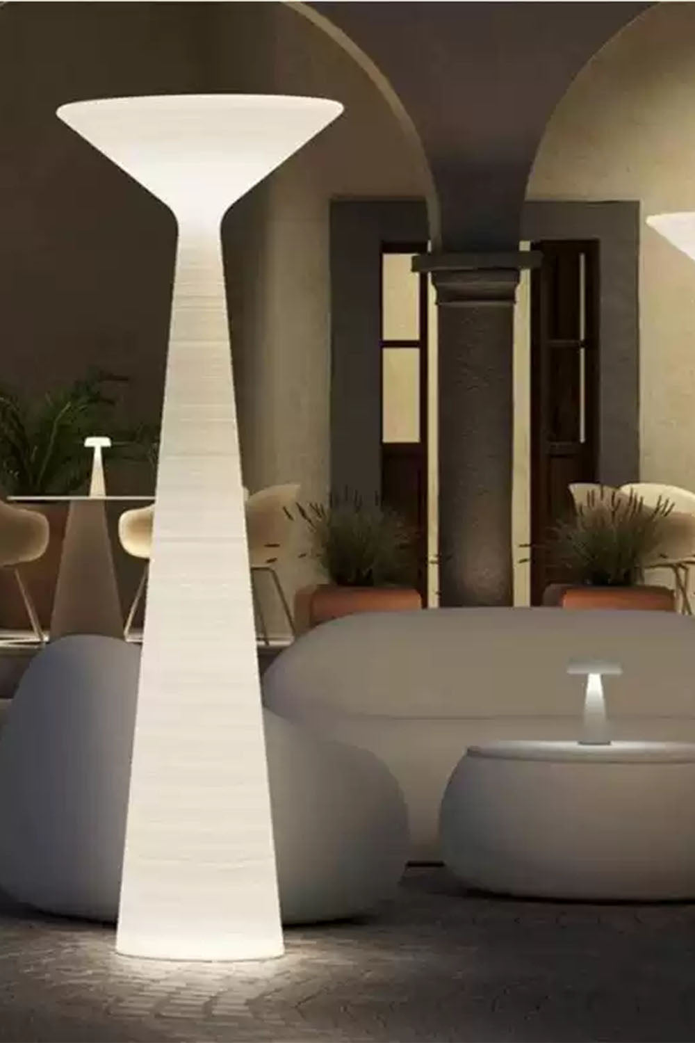 Plust Outdoor Floor Lamp