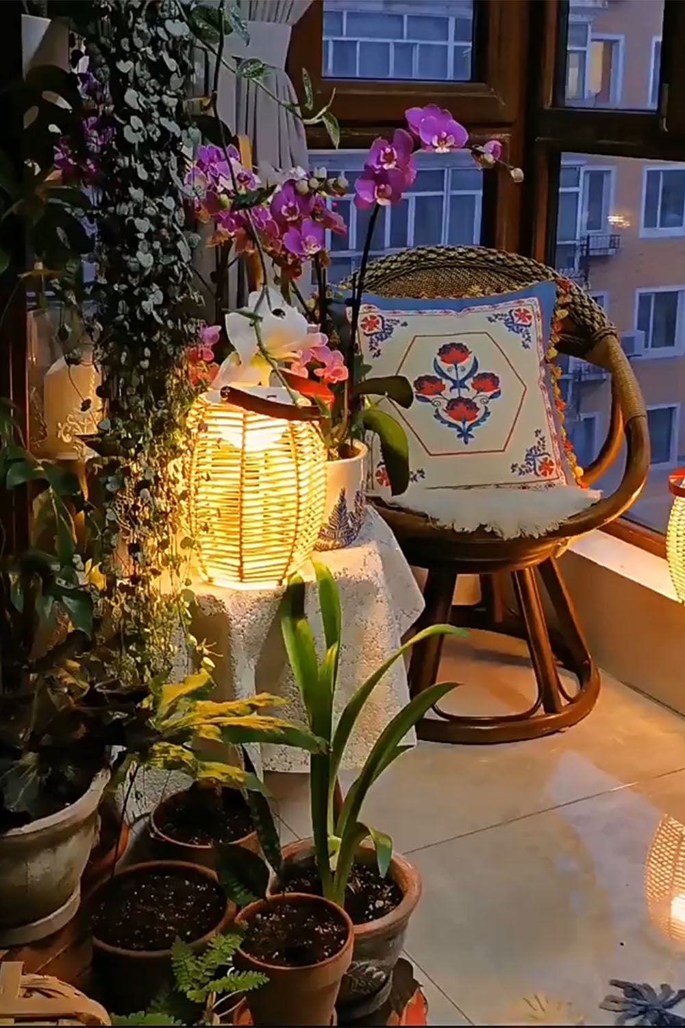 Rattan Lantern Rechargeable Solar Outdoor Table Lamp