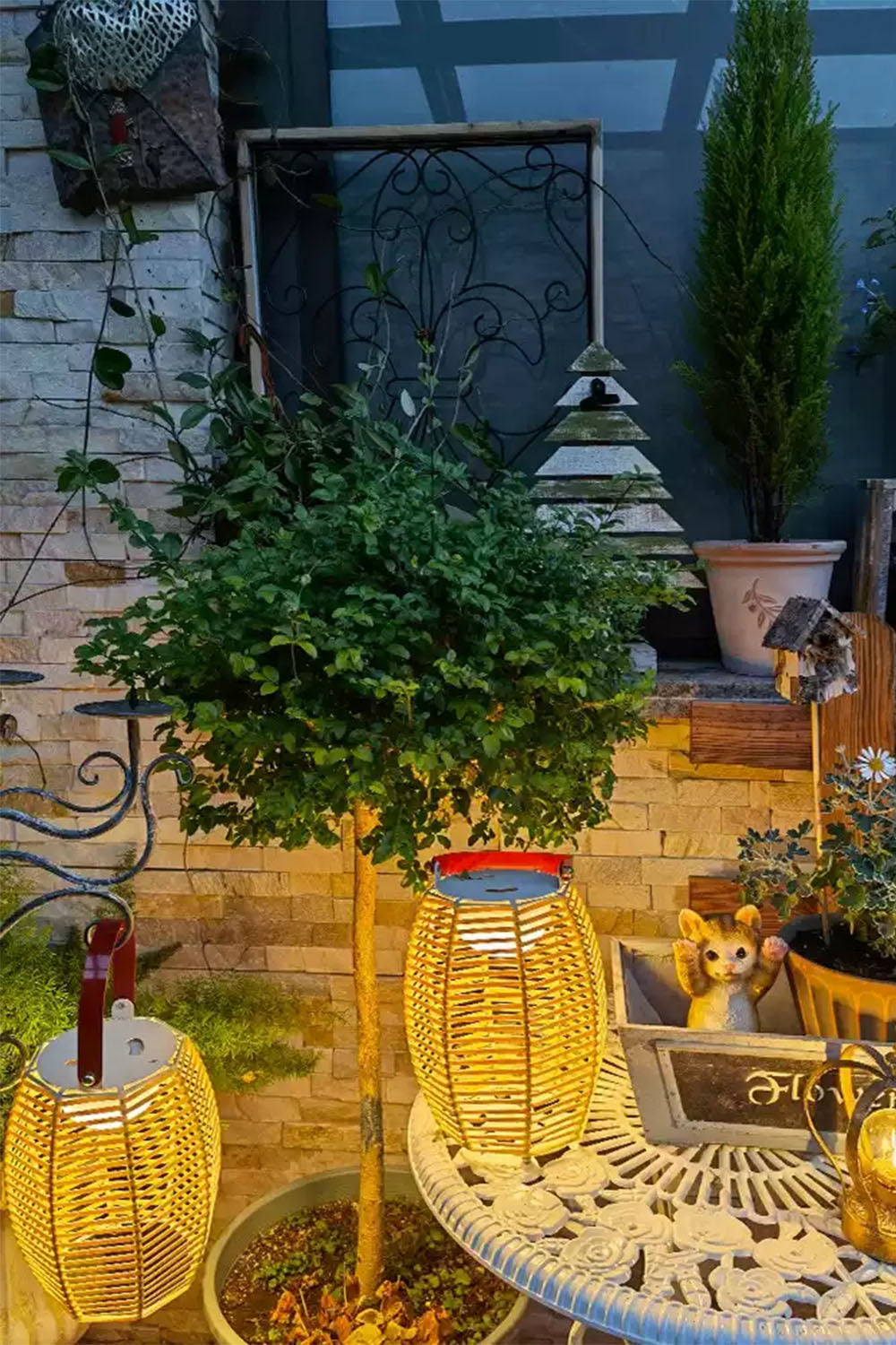 Rattan Lantern Rechargeable Solar Outdoor Table Lamp