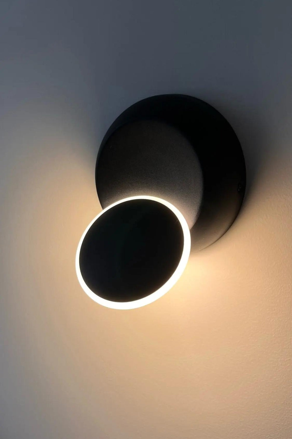 Front Light Rounded Rotating Round Wall Light – SamuLighting
