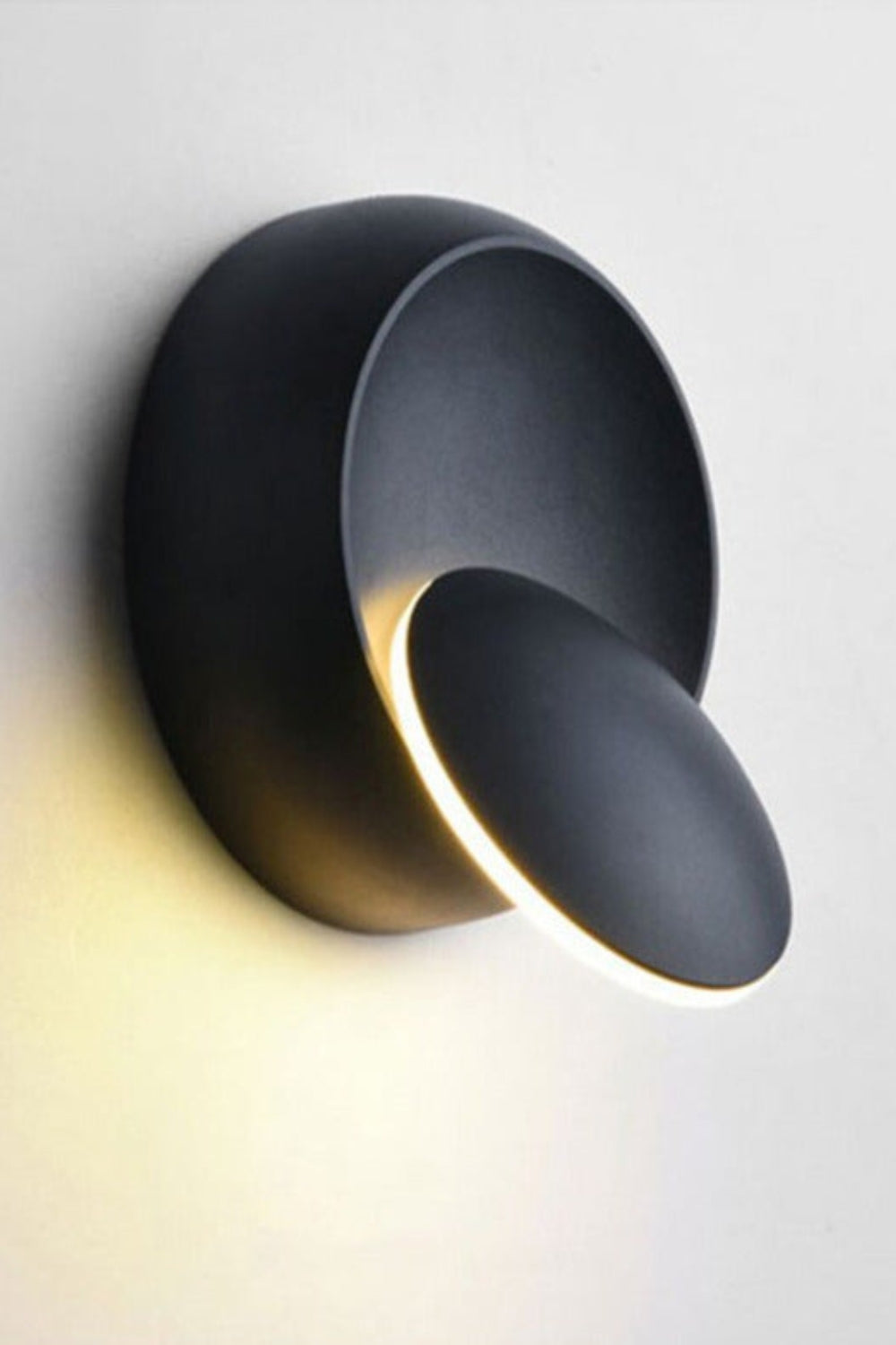 Rotating Round Wall Light