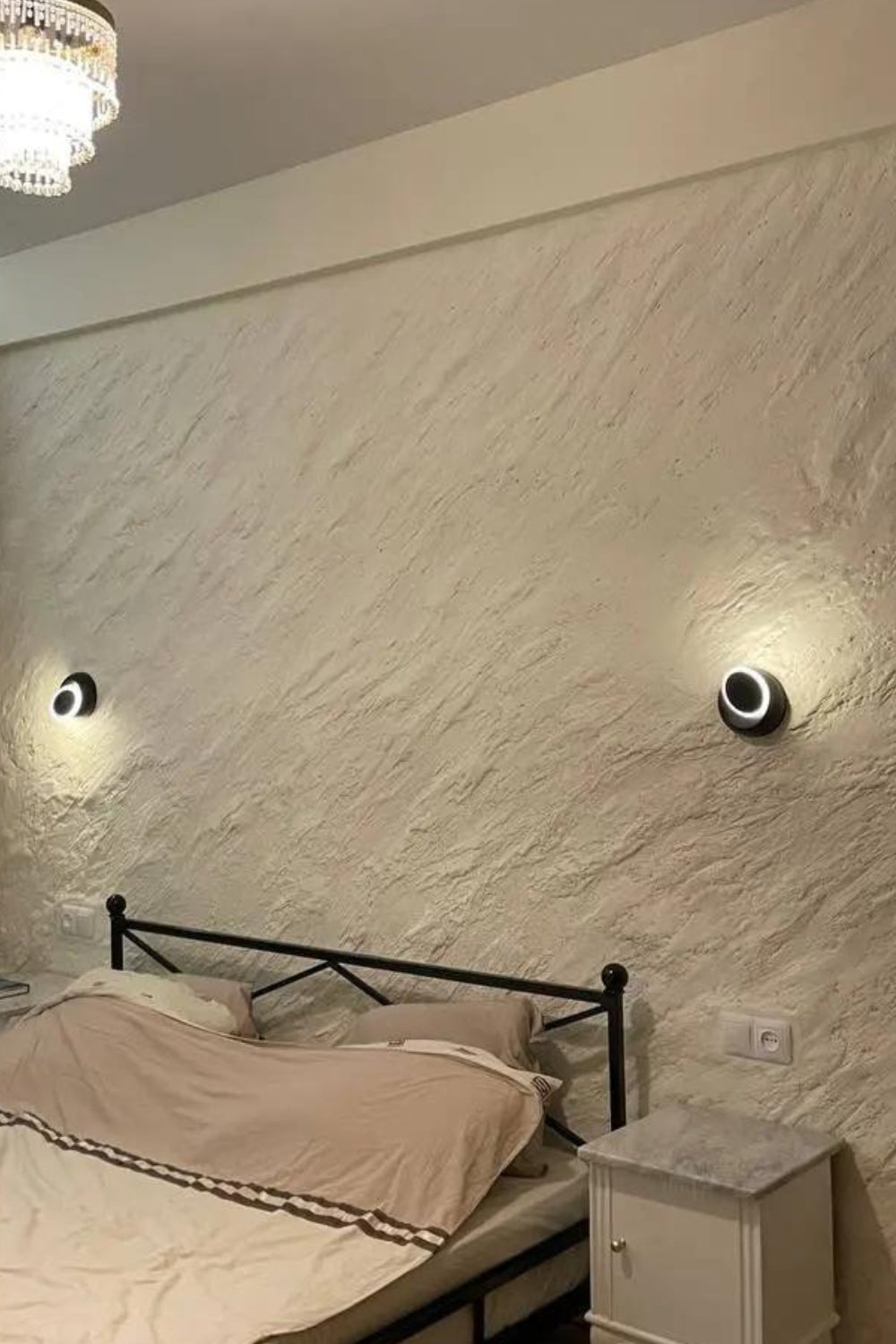 Rotating Round Wall Light