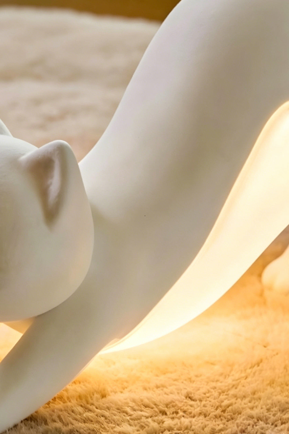 Warm LED cat-shaped night light | glowing resin | close-up of soft belly illumination | Samu Lamp