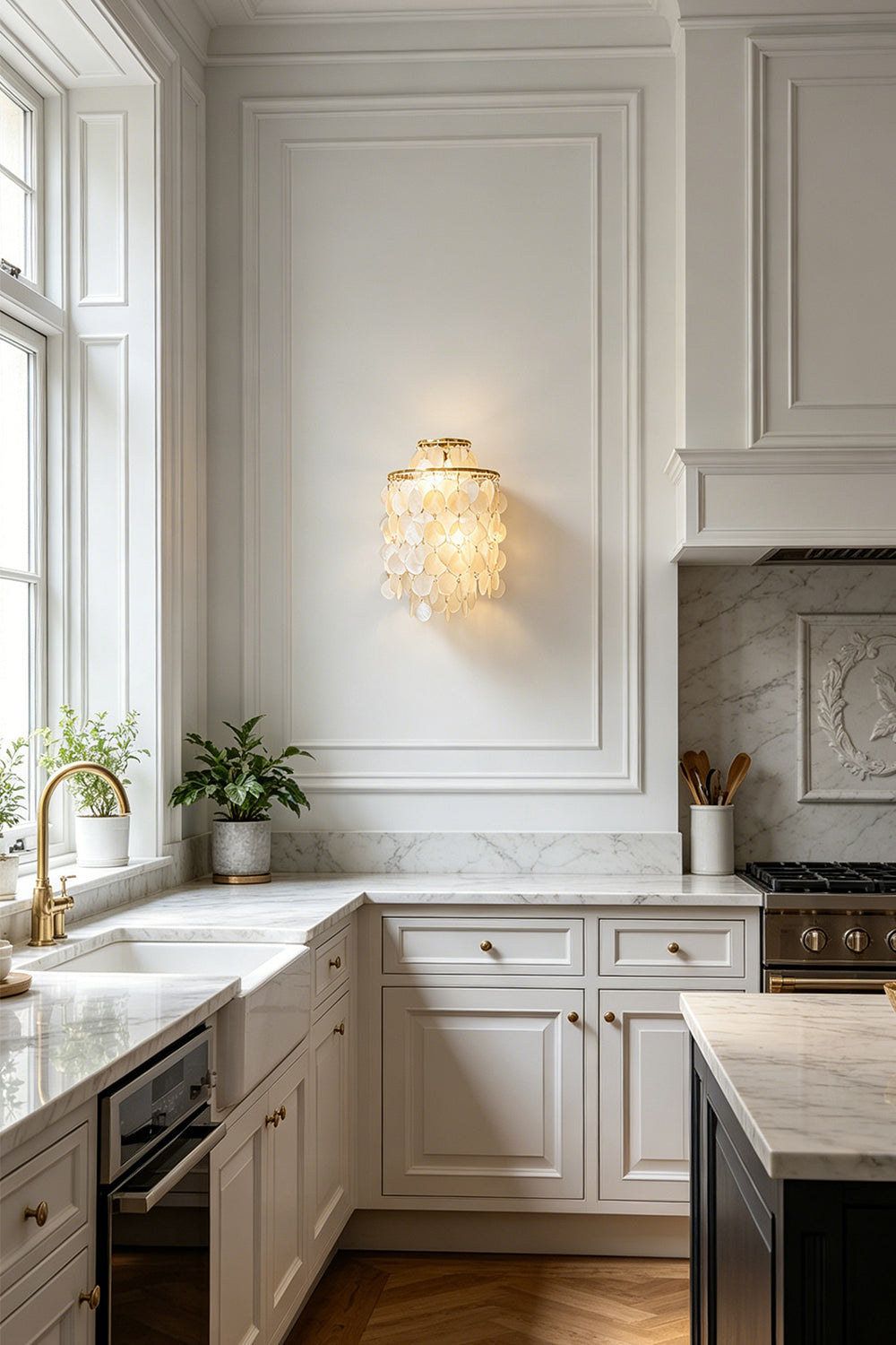Coastal style shell wall light | Shell | Iron | Installed in a white kitchen above the counter | Samu Lamp