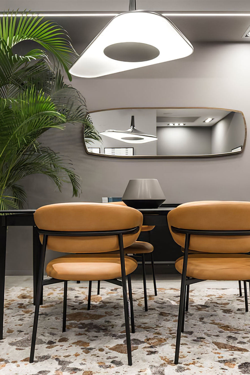 Simple Aero Pendant Light