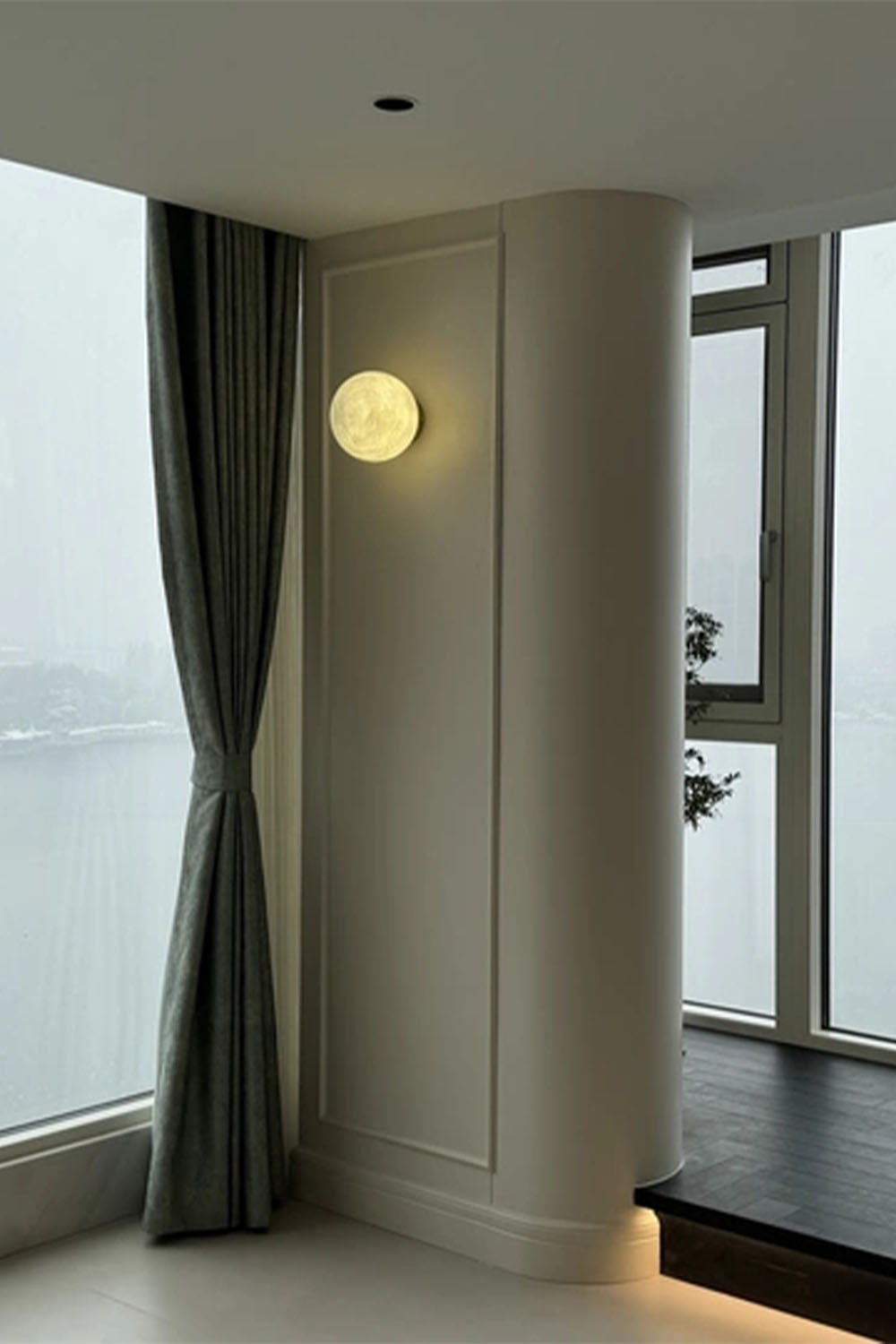 Snow-Vein Stone Globe Wall Lamp