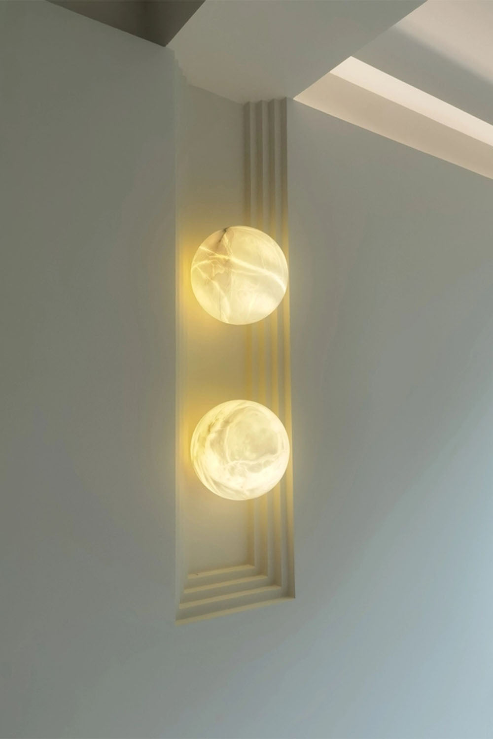 Snow-Vein Stone Globe Wall Lamp