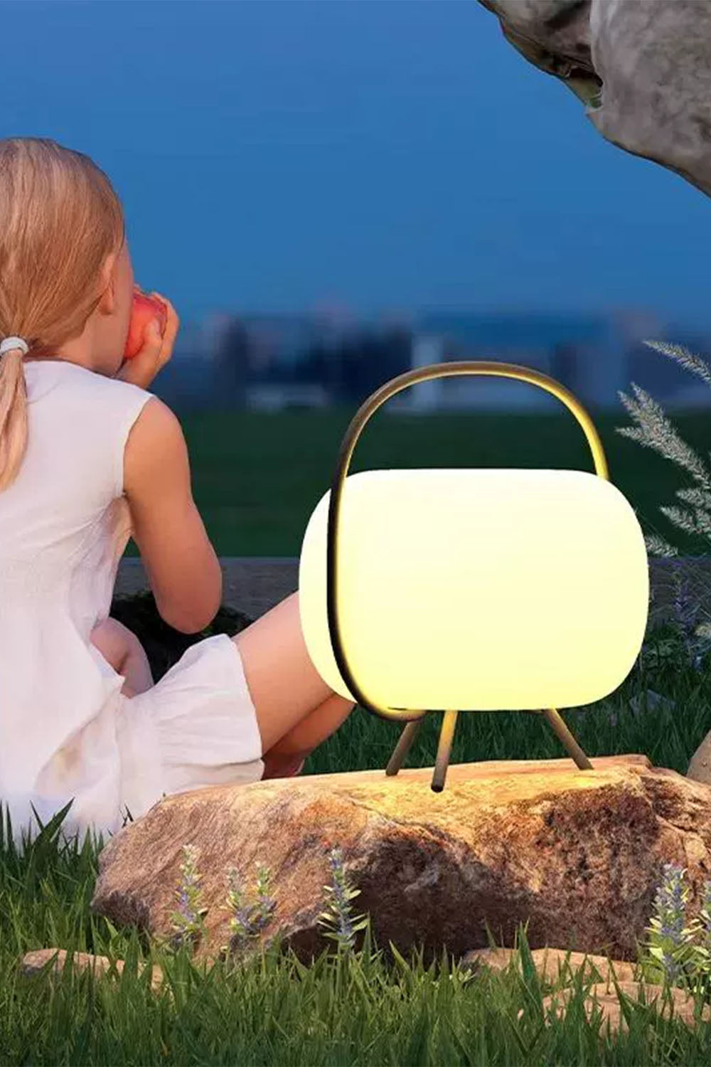 Soluna Pod Lantern Rechargeable Outdoor Lamp