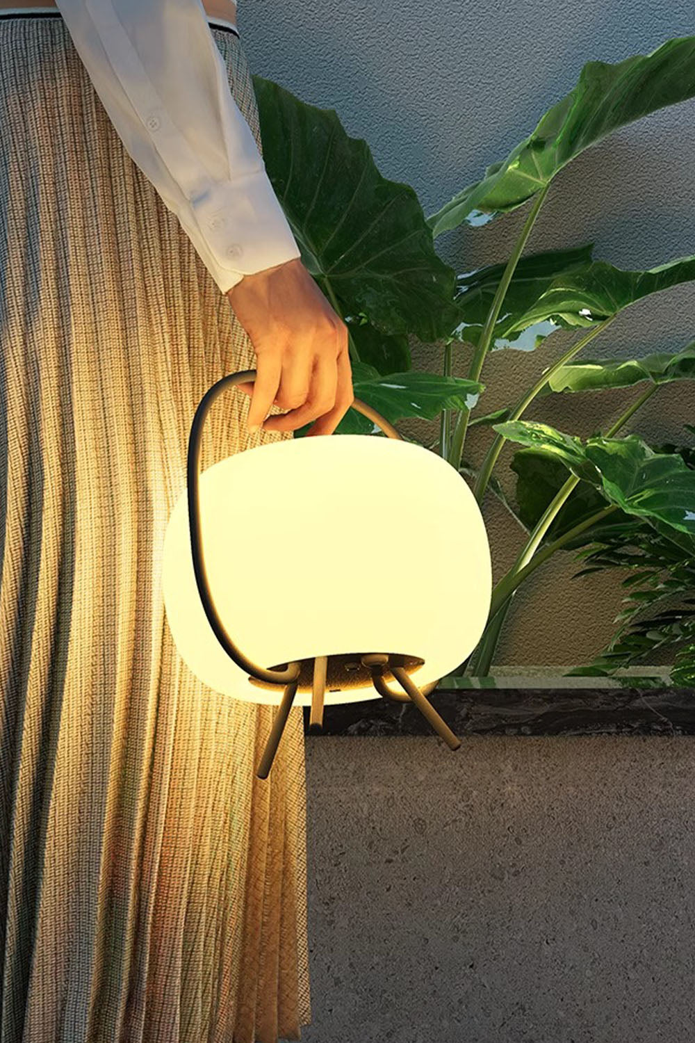 Soluna Pod Lantern Rechargeable Outdoor Lamp