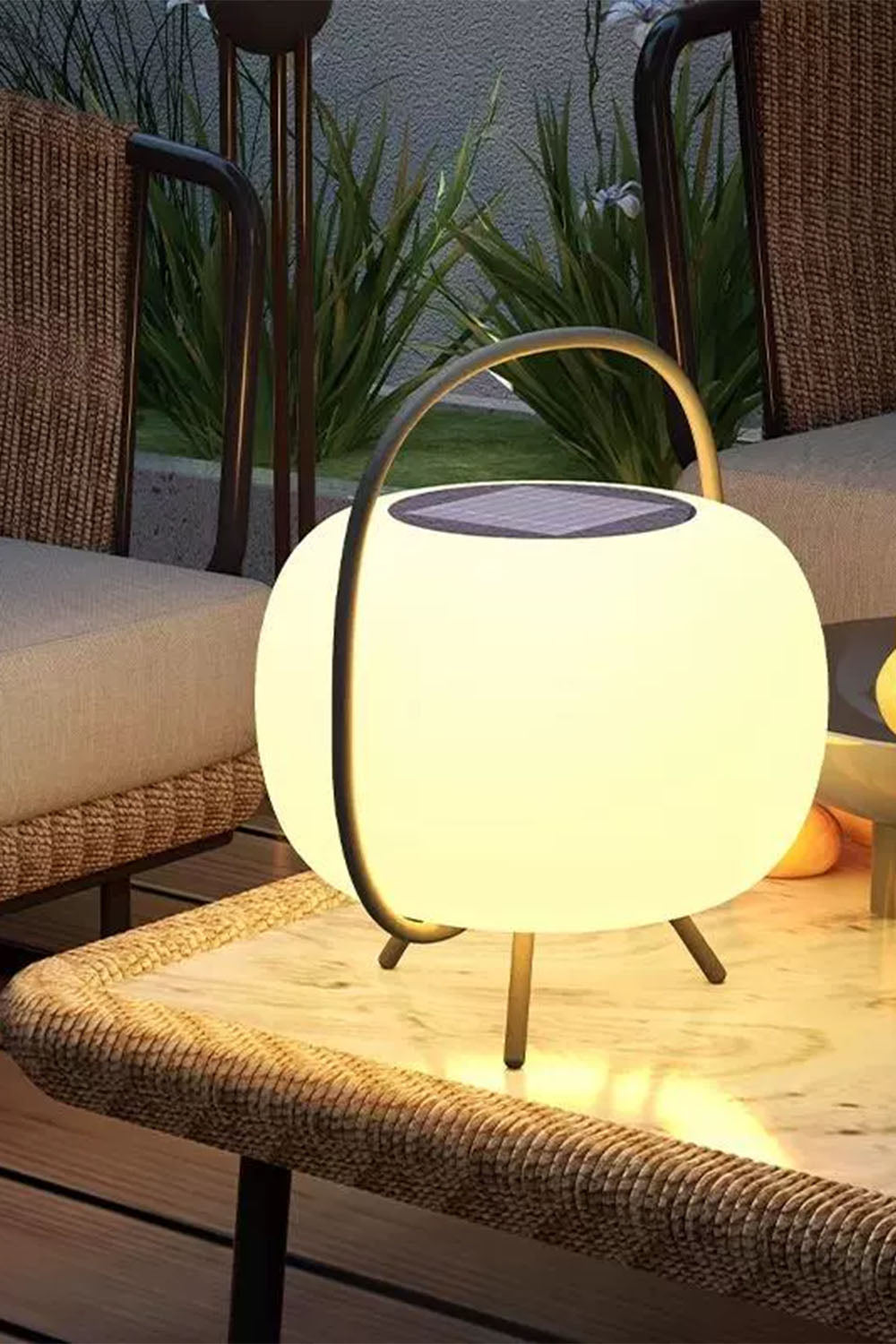 Soluna Pod Lantern Rechargeable Outdoor Lamp