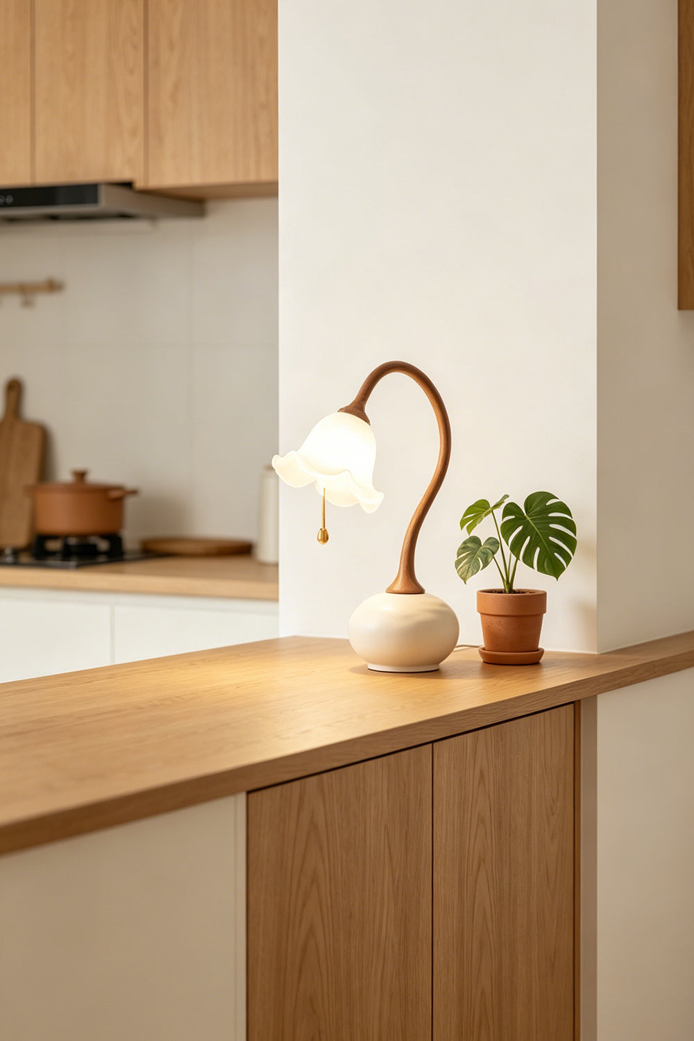 Modern floral table lamp on a wooden console | Resin, Glass | Samu Lamp