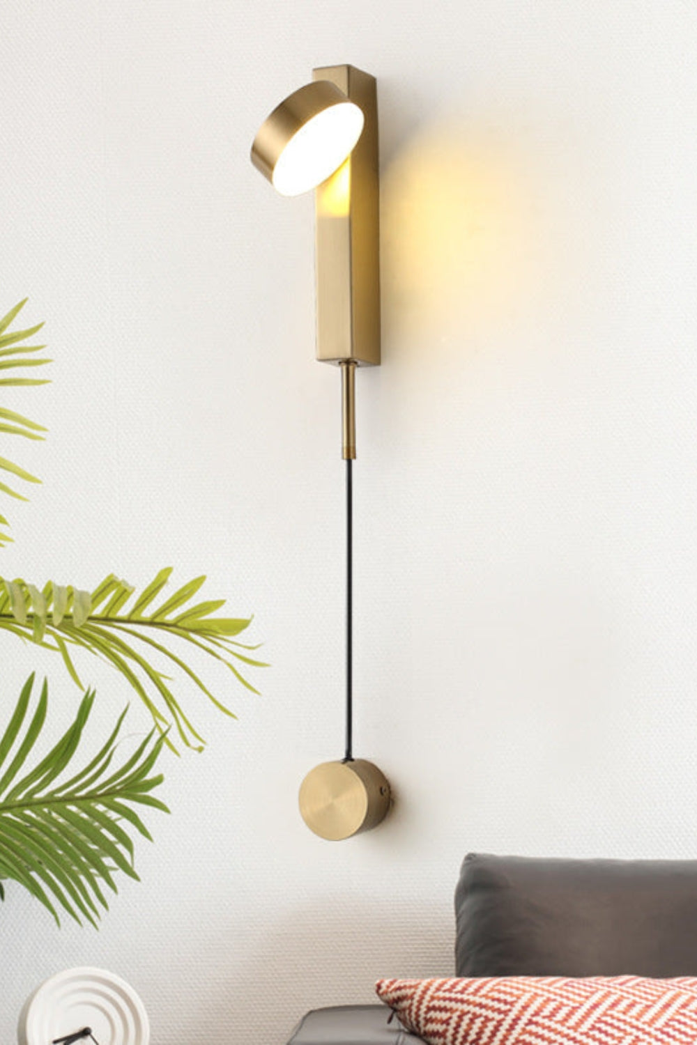 Tournant Wall Light