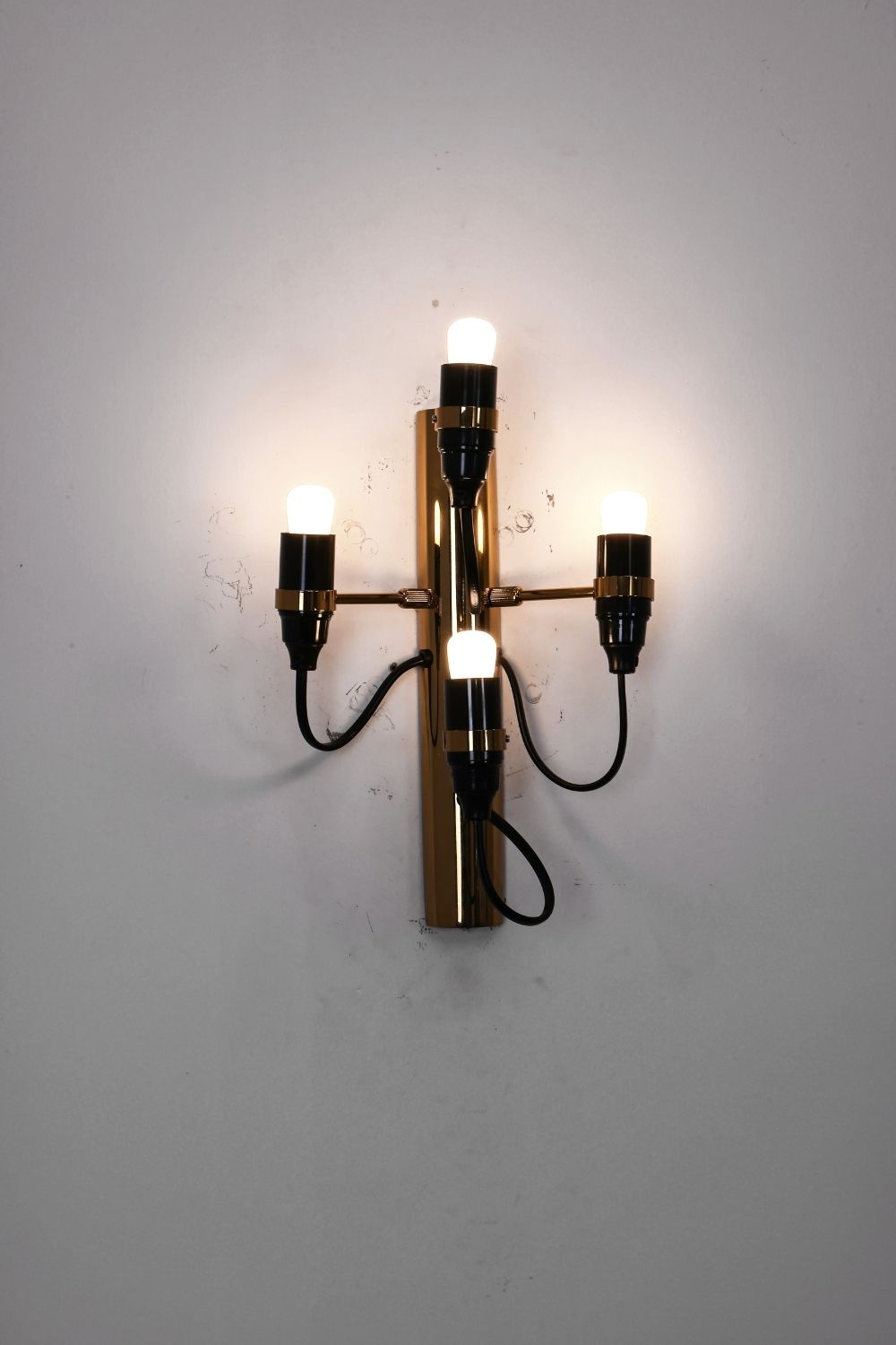 Traditional Mid-century 2097 Wall Lamp