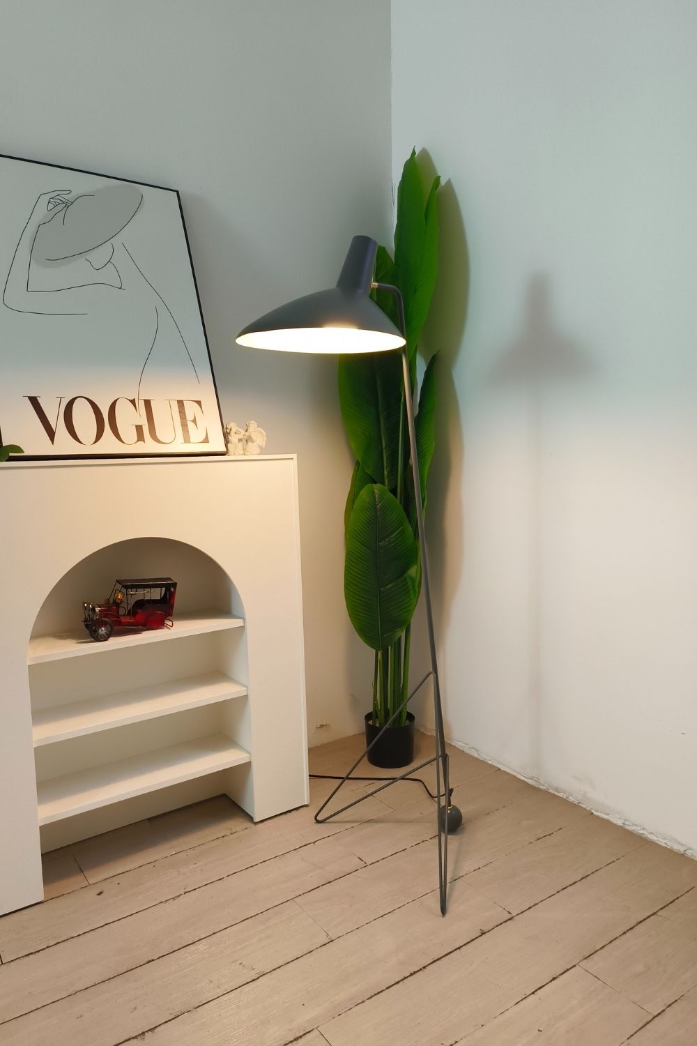 Tripod HM8 Floor lamp