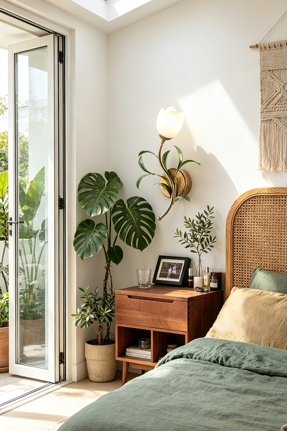 Veridia Metal Wall Sconce for Bedroom | Samu  Lamp
