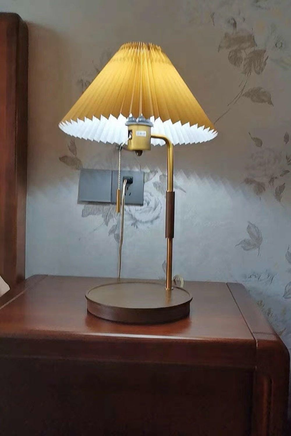 Wooden Retro Table Lamp - SamuLighting