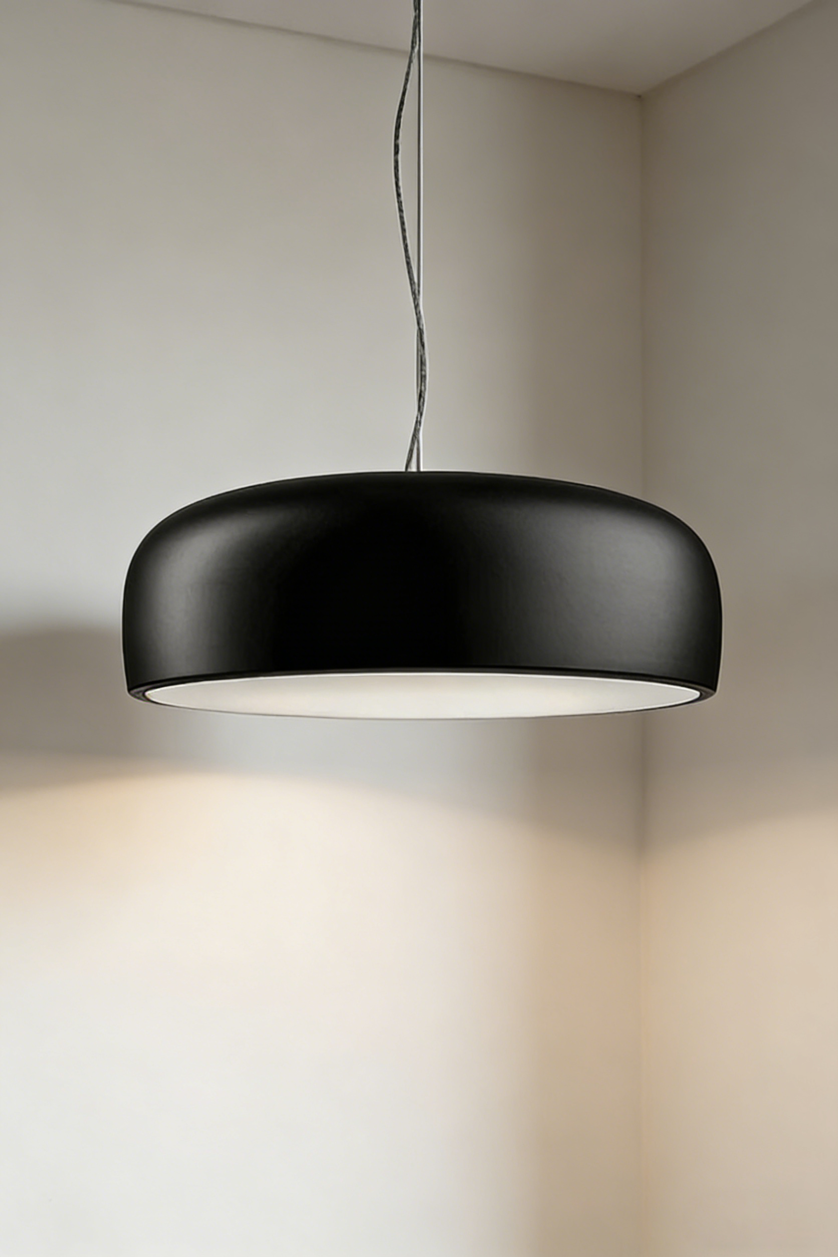 Sleek Lacquer Round Pendant Lamp