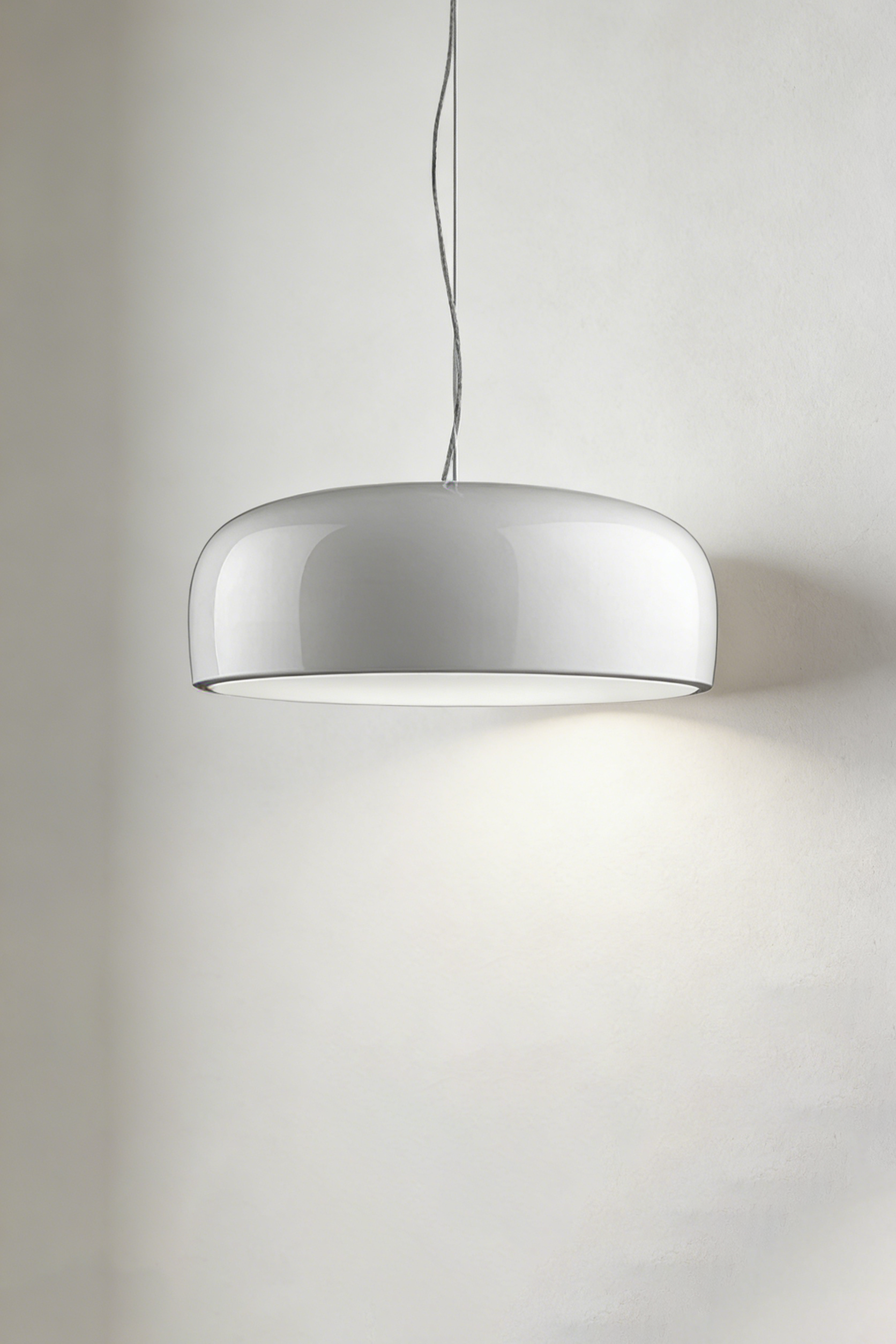Sleek Lacquer Round Pendant Lamp