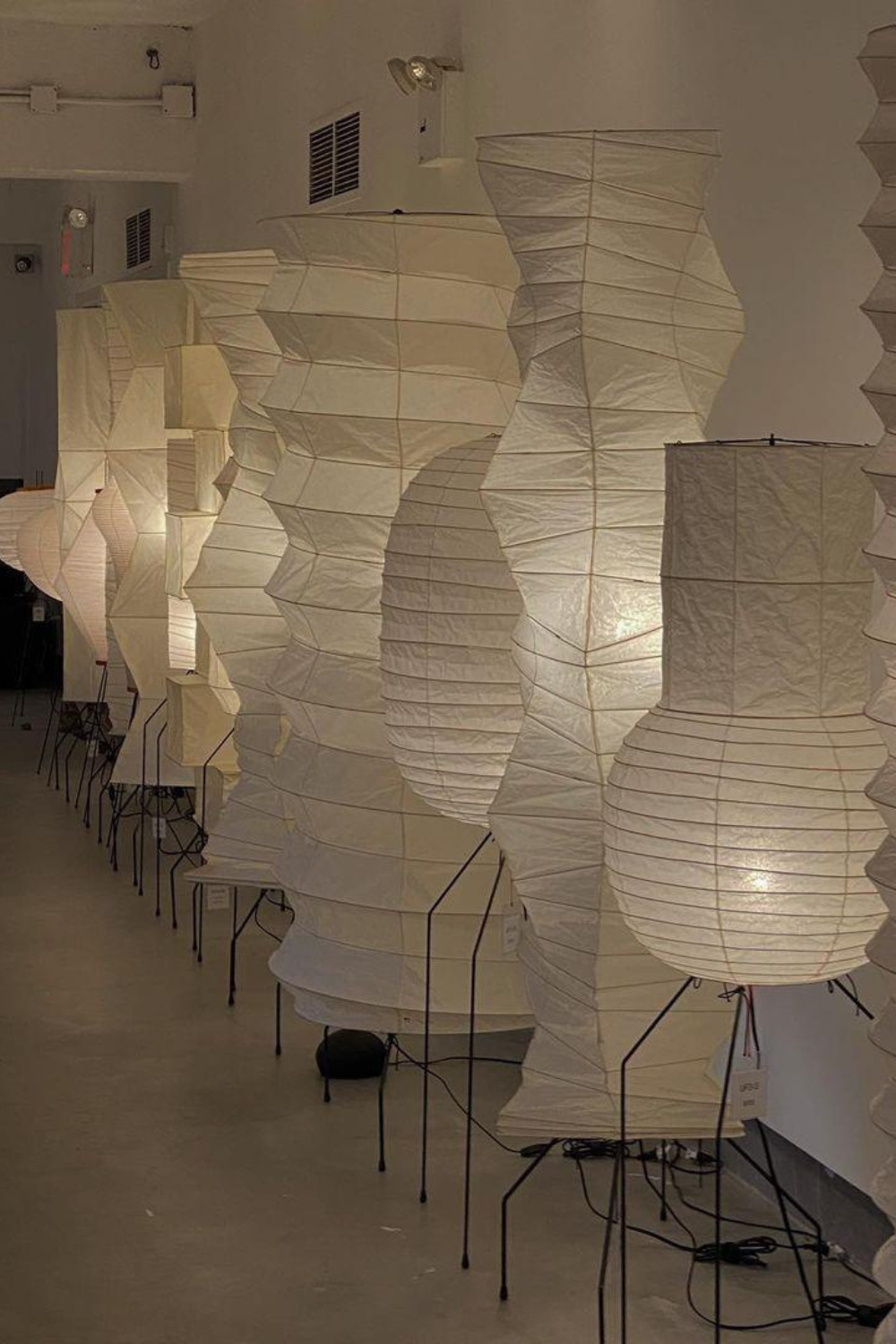 Akari UF4-33N Floor Lamp - SamuLighting