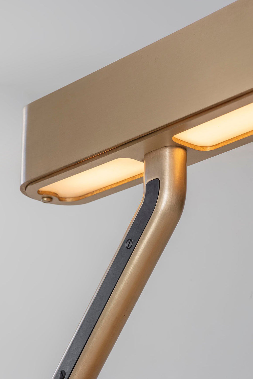 Colt Table Lamp - SamuLighting
