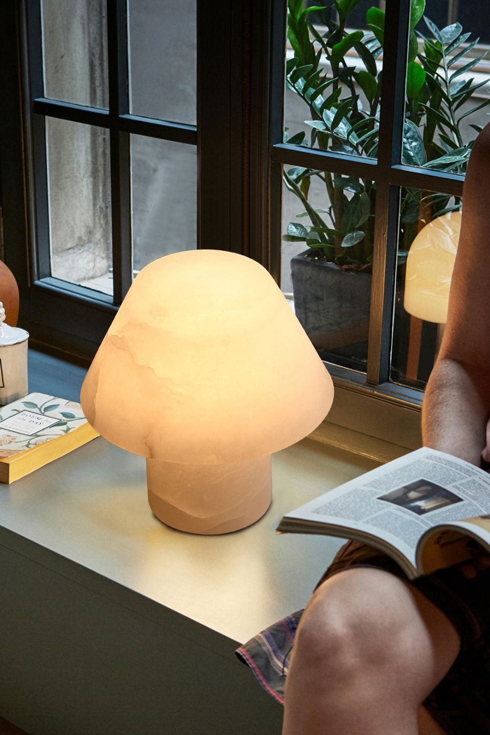 Parachilna Petra Table Lamp - SamuLighting