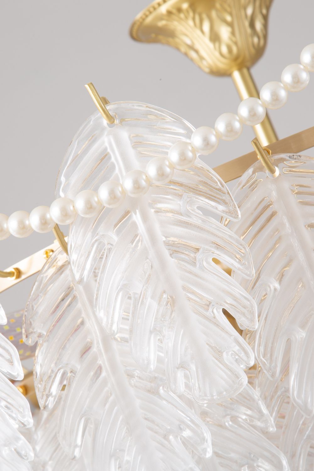 Pearl Glass Leaf Chandelier - SamuLighting