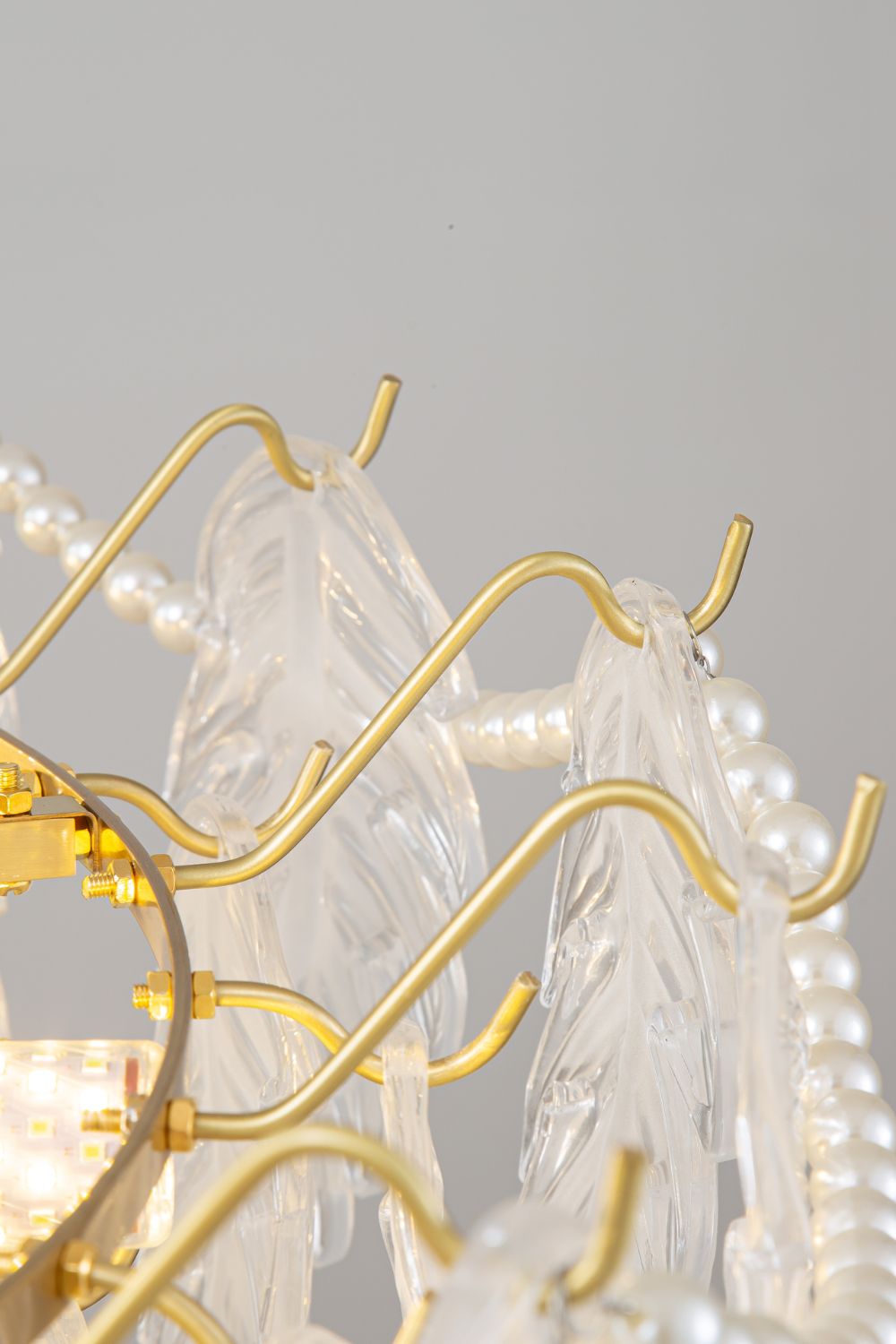 Pearl Glass Leaf Chandelier - SamuLighting