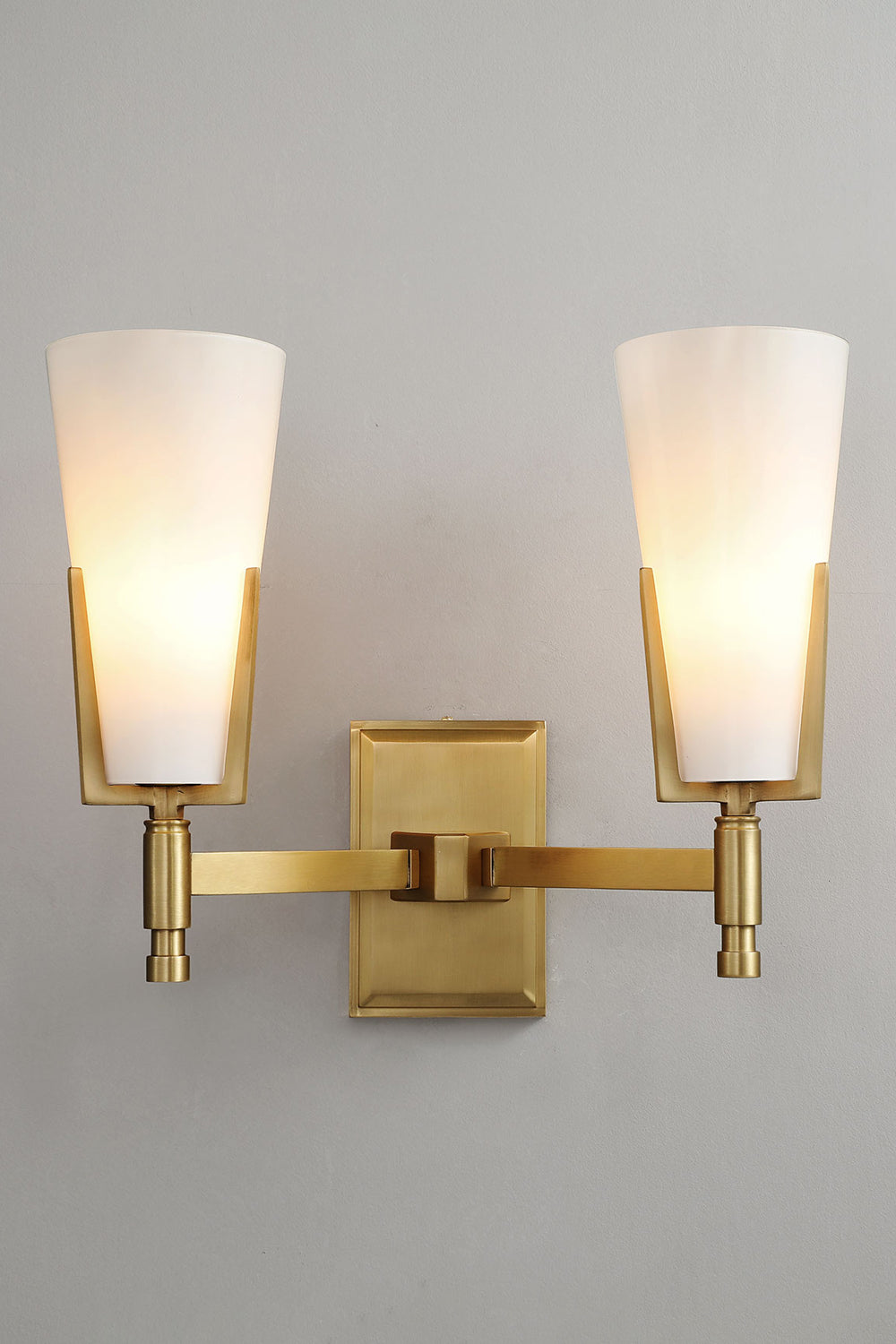 Upton Wall Lamp - SamuLighting