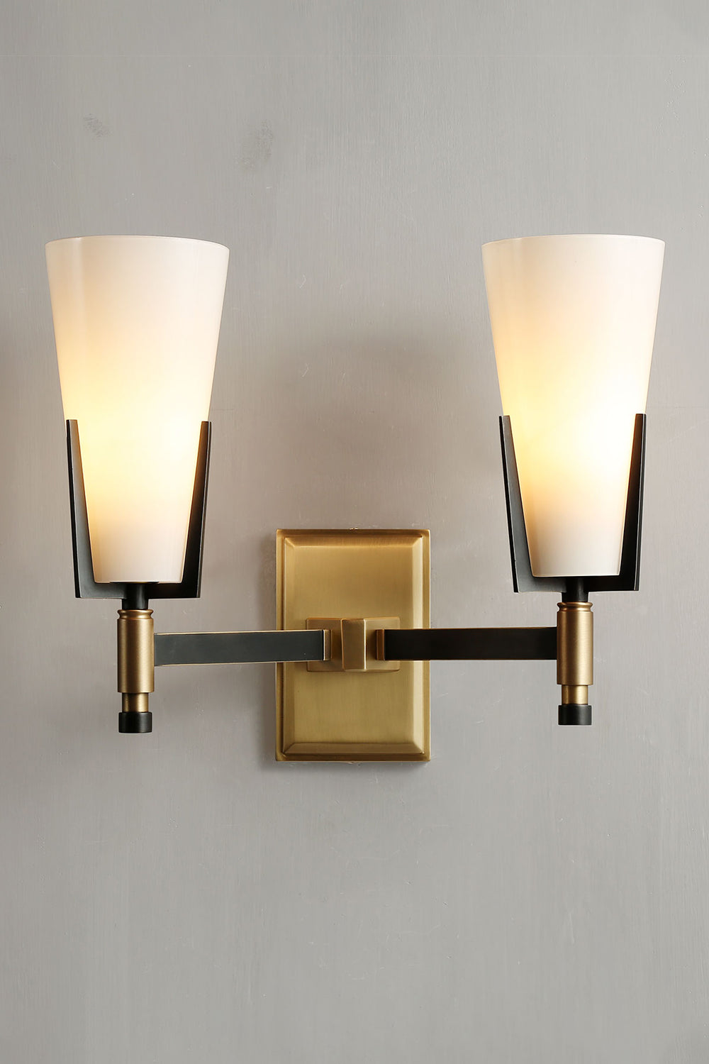 Upton Wall Lamp - SamuLighting