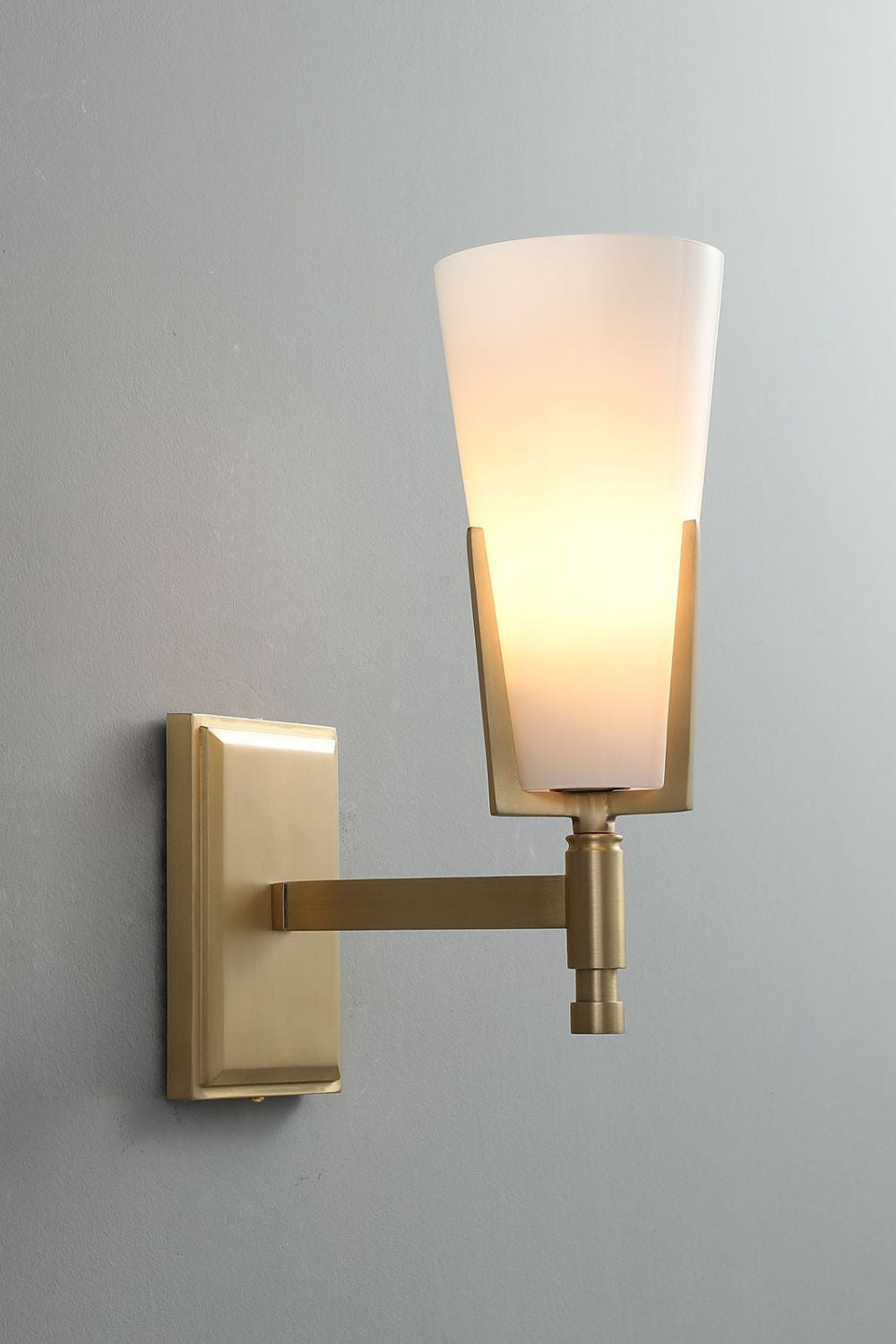 Upton Wall Lamp - SamuLighting