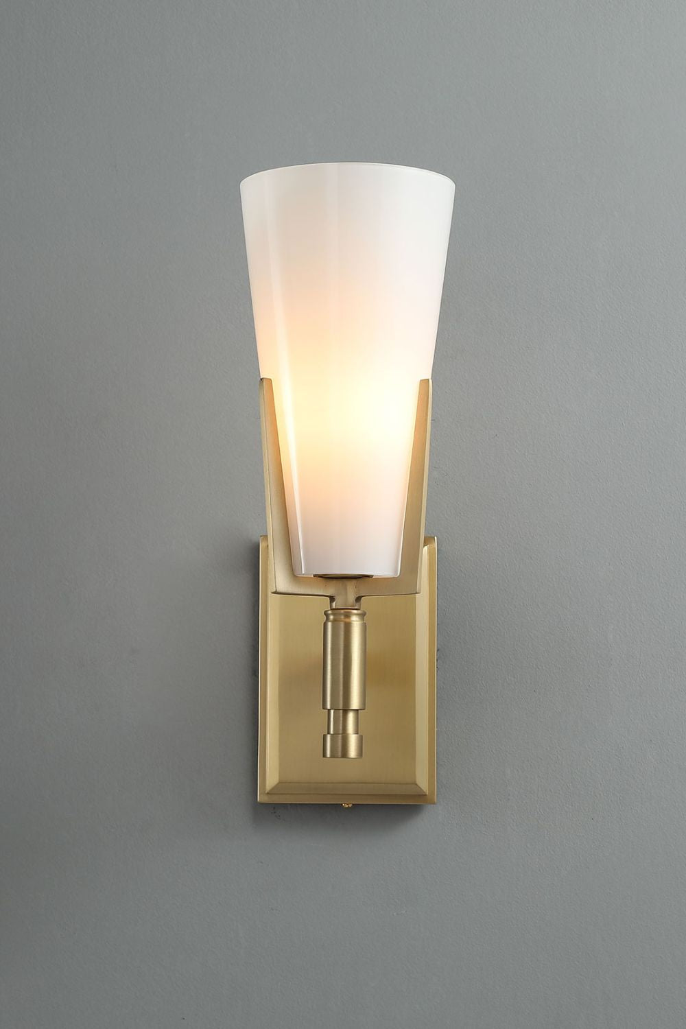 Upton Wall Lamp - SamuLighting