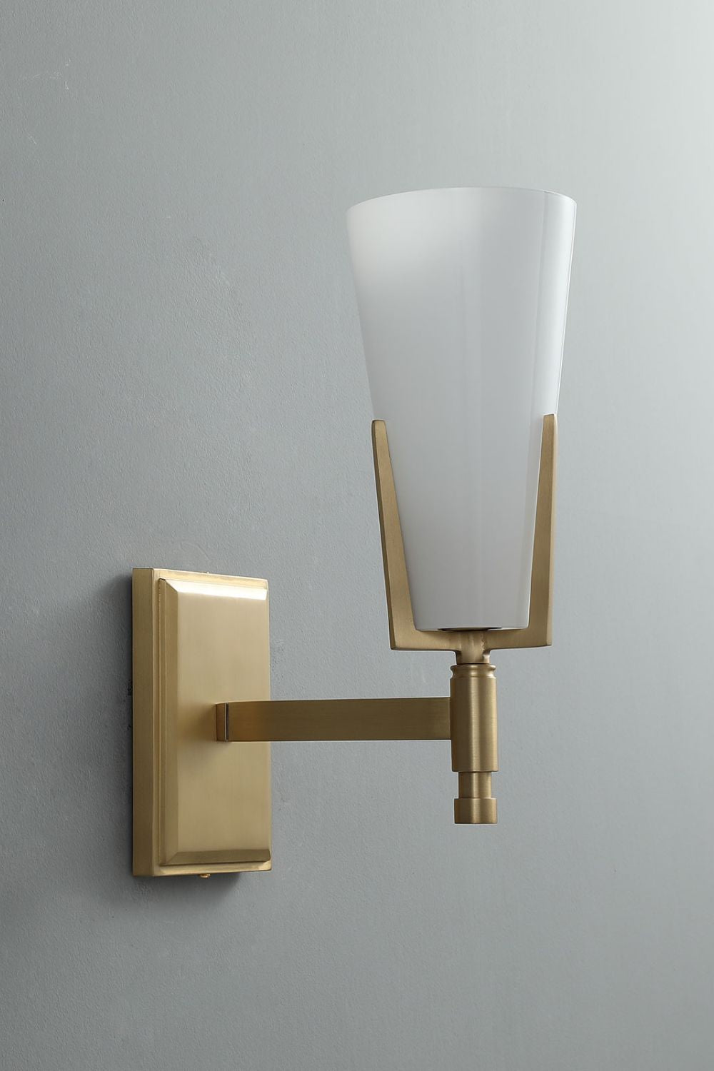 Upton Wall Lamp - SamuLighting