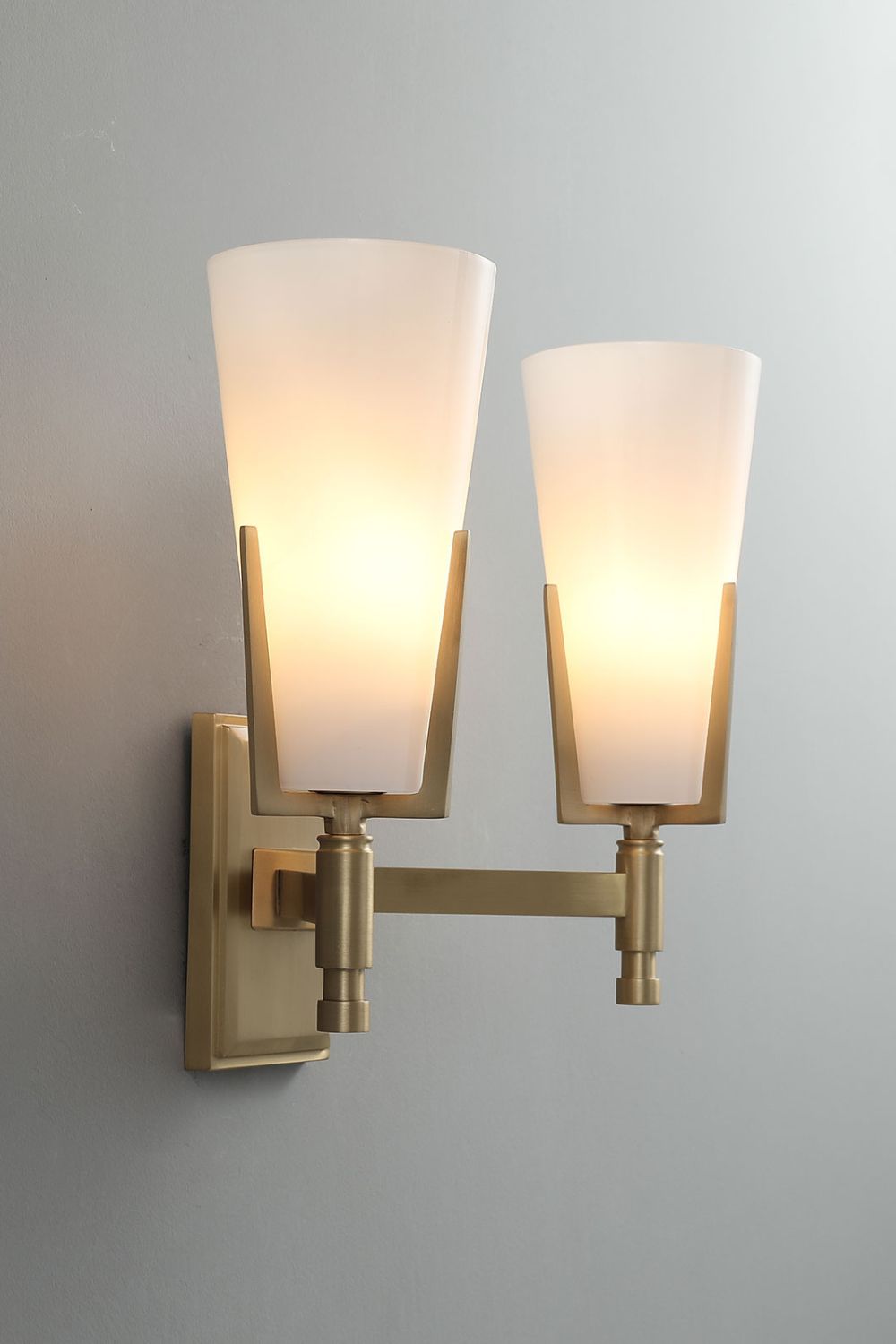 Upton Wall Lamp - SamuLighting