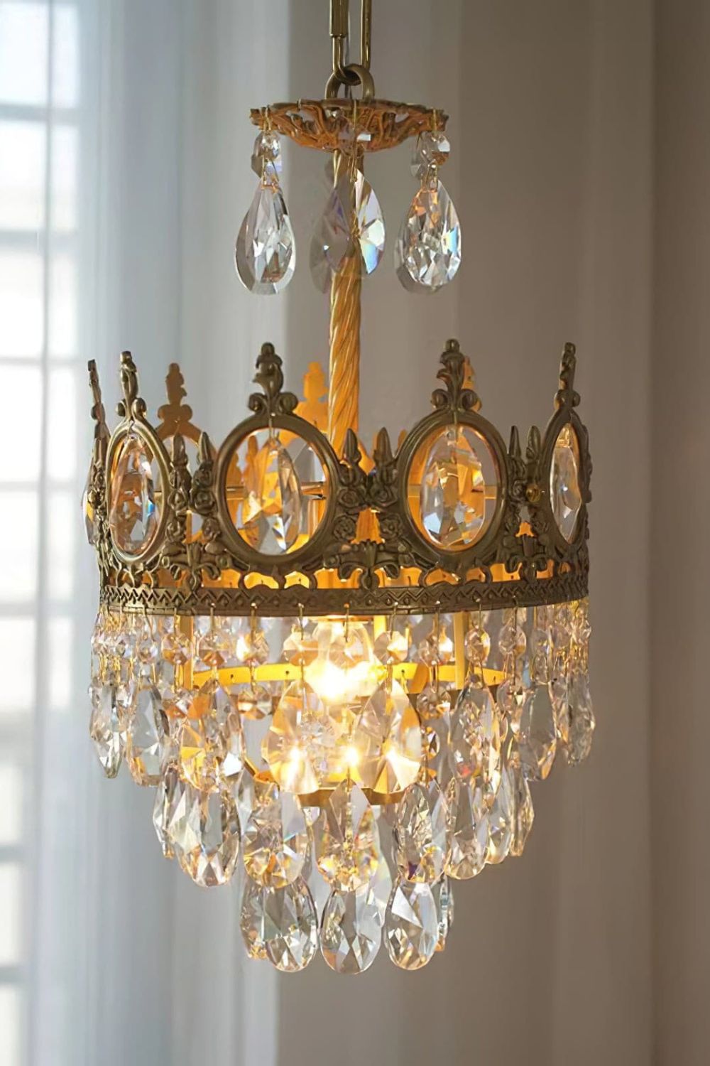 Vintage Crystal Chandeliers – SamuLighting